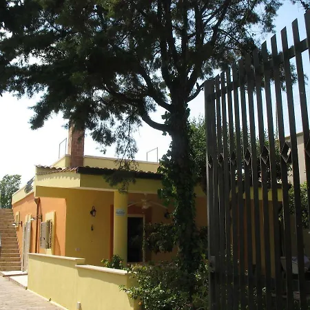 Casa Di Angelica - Un'oasi Di Pace A 300m Dal Mare Bed & Breakfast 3*